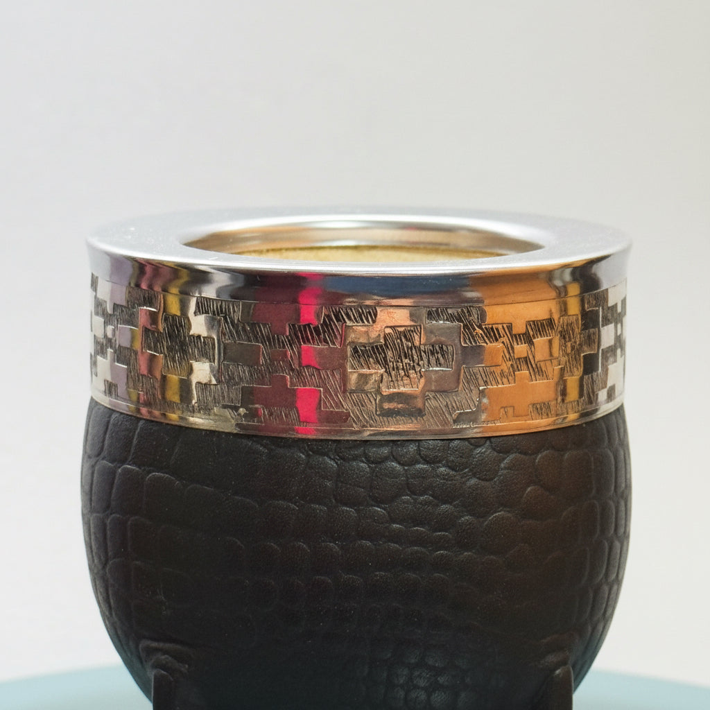 Mate Imperial Uruguayo de Calabaza Premium Cuero Repujado Negro con Virola de Acero y Alpaca - Emporio Pewmayen